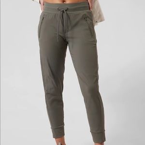 Athleta Trekkie North Jogger - Mountain Olive